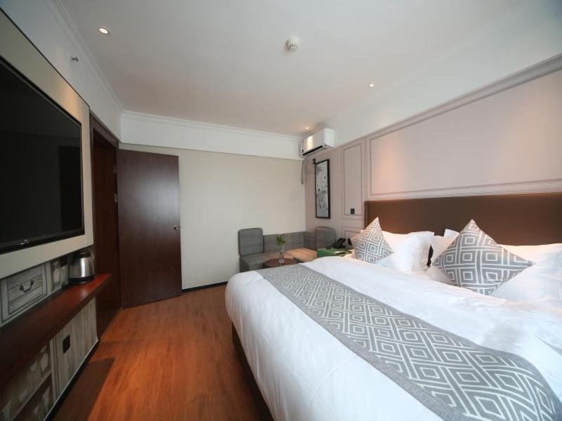 Gma Hotel Shanghai Wuning Road Zhenping Road Metro Station Exterior photo